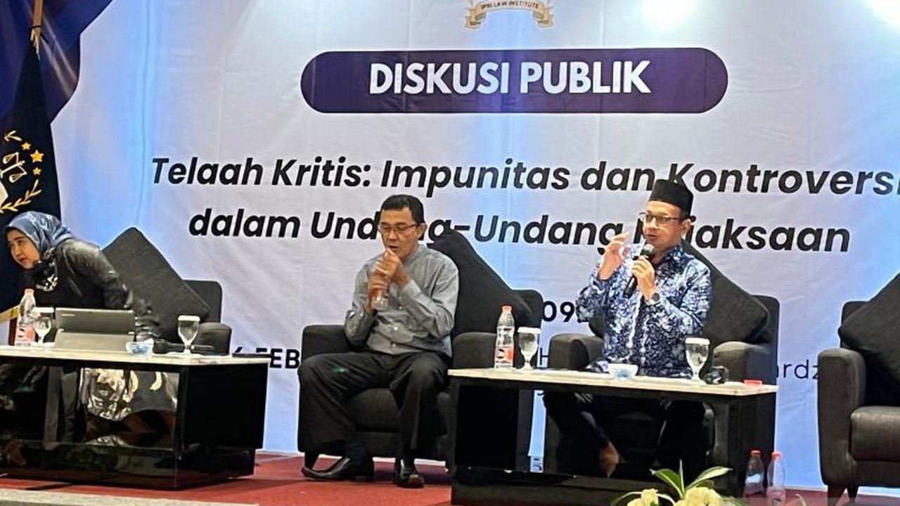 Praktisi hukum mendesak reformasi hukum komprehensif dan transparan di Indonesia untuk mengatasi impunitas dan memastikan keadilan serta kesetaraan bagi seluruh masyarakat, khususnya terkait Undang-Undang Kejaksaan yang dinilai kontroversial.