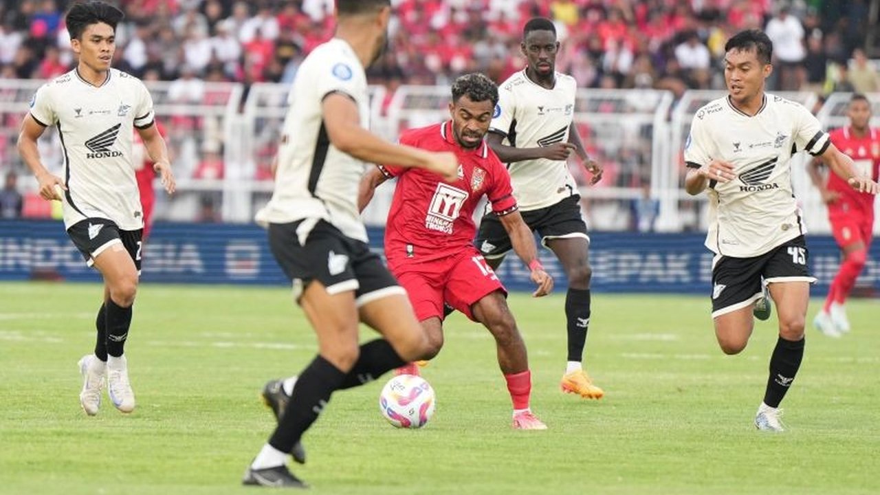 Pelatih timnas Indonesia, Alex Pastoor dan Denny Landzaat, akan datang ke Ternate untuk memantau laga Malut United melawan Borneo FC di Stadion Gelora Kie Raha pada 10 Februari 2024, guna mencari potensi pemain baru untuk timnas.