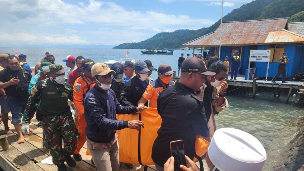 Setelah pencarian selama tujuh hari, jenazah Sahril Helmi, wartawan Metro TV yang menjadi korban ledakan RIB 04 di Ternate, ditemukan di Halmahera Selatan dan telah dimakamkan.