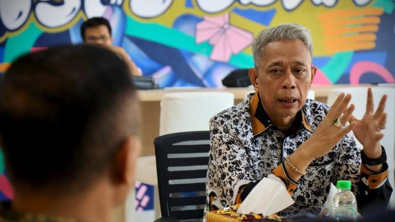 Wakil Menteri Sosial mengajak Pemkot dan Pemkab Bima berkolaborasi menggunakan Data Tunggal Sosial Ekonomi Nasional (DTSEN) untuk mengatasi kemiskinan ekstrem dan memastikan penyaluran bansos tepat sasaran.