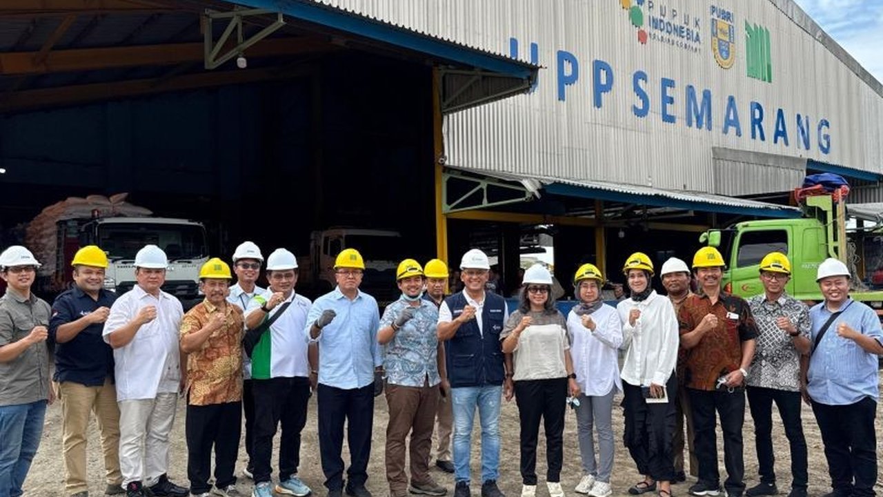 PT Pupuk Indonesia menjamin kualitas pupuk subsidi terbaik bagi petani melalui kunjungan ke UPP Semarang dan memastikan distribusi pupuk yang efisien dan terjamin kualitasnya hingga ke tingkat kabupaten.