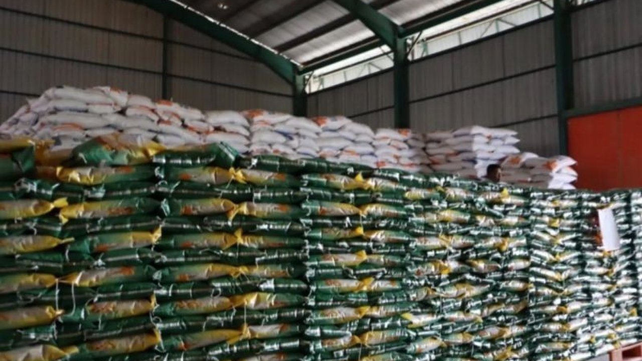 Bulog Samarinda memastikan stok beras mencapai 7.000 ton, cukup untuk program Makan Bergizi Gratis (MBG) dan kebutuhan masyarakat Kalimantan Timur hingga bulan Juni mendatang.