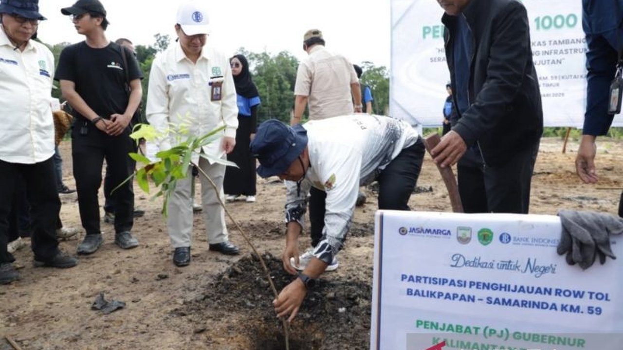 Penjabat Gubernur Kaltim, Akmal Malik, mengajak masyarakat Kaltim untuk giat melakukan penghijauan guna mengurangi polusi udara, ditandai dengan penanaman 1000 pohon di Balikpapan.