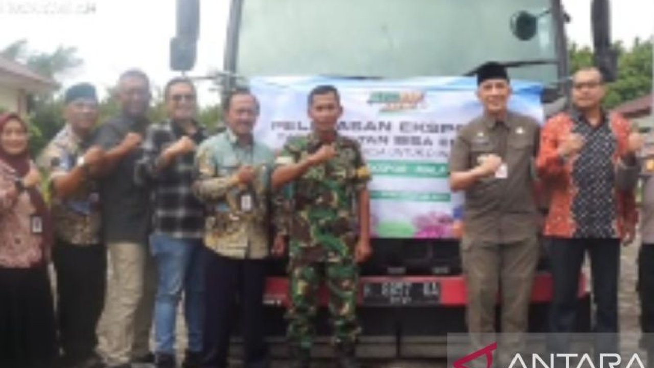 Pemerintah Kabupaten Bangkalan memfasilitasi ekspor perdana ubi ke Malaysia dan Singapura, menandai langkah signifikan dalam meningkatkan perekonomian petani lokal dan menjadikan Bangkalan sebagai daerah pertama di Jawa Timur yang melakukan ekspor komodit