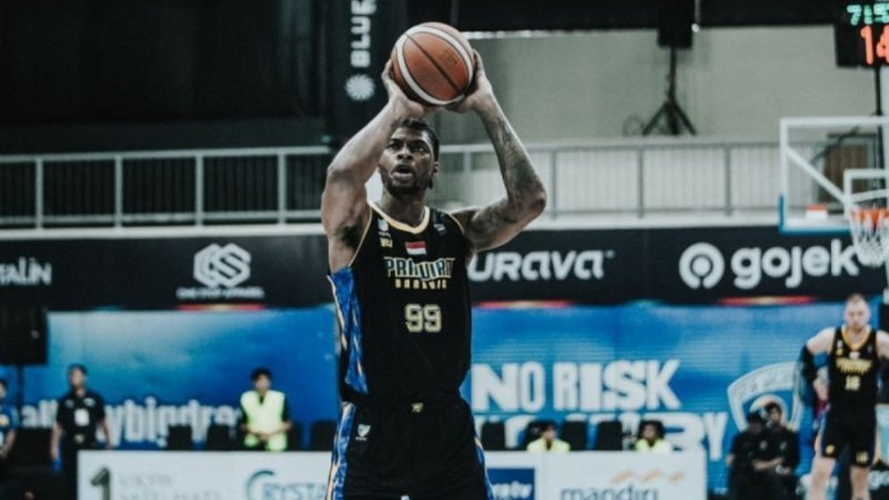 Prawira Bandung Taklukan Satya Wacana di IBL 2025