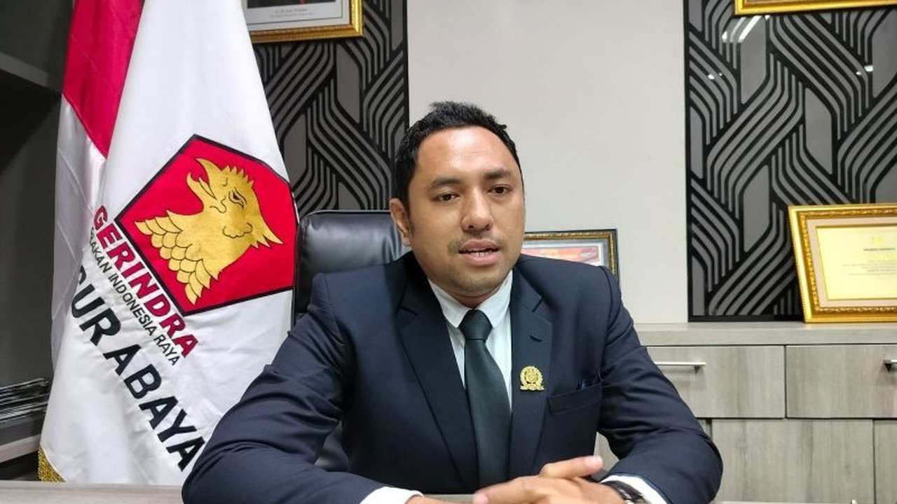 Wakil Ketua DPRD Surabaya, Bahtiyar Rifai, mendorong Pemkot Surabaya untuk menyelaraskan program Makan Bergizi Gratis (MBG) dengan arahan pemerintah pusat yang mensentralisasi anggaran dan pelaksanaan program tersebut melalui Badan Gizi Nasional.