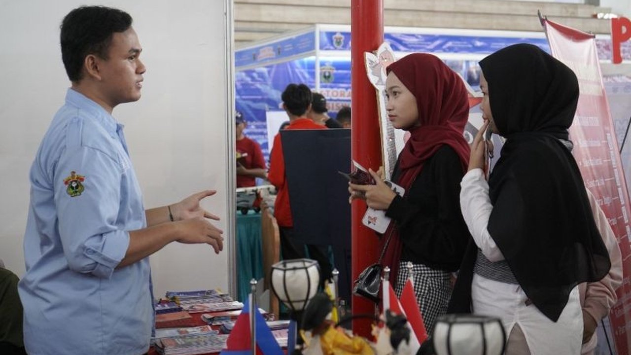 Sekitar 3.000 calon mahasiswa dari berbagai daerah di Indonesia tumpah ruah dalam Unhas Open Day 2024, mendapatkan informasi lengkap seputar program studi, beasiswa, dan fasilitas kampus Universitas Hasanuddin.