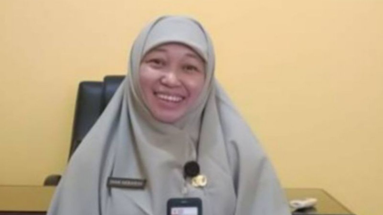 Pemerintah Kabupaten Bangka Tengah telah menyediakan 1.500 dosis vaksin PMK untuk mencegah penularan penyakit pada 6.600 sapi, dengan tambahan 1.000 dosis lagi pada Februari 2025, sebagai upaya antisipasi dan pelayanan kesehatan hewan gratis kepada masyar