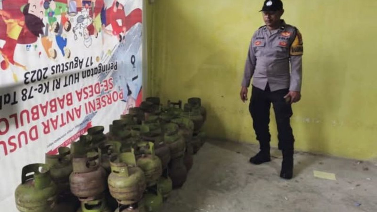 Polres Majene, Sulawesi Barat, meminta warga aktif melaporkan penimbunan gas elpiji 3 kg dan meminta pangkalan menjual sesuai HET untuk mencegah kelangkaan dan melindungi konsumen.