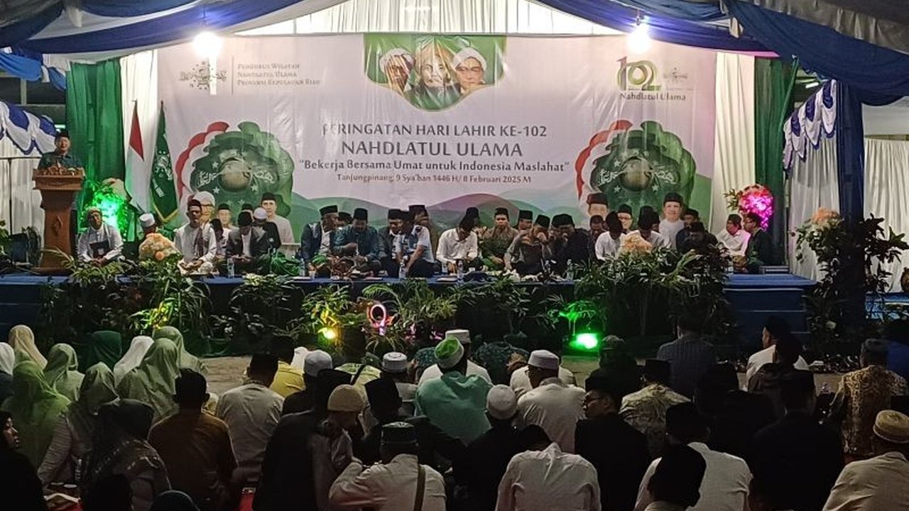 Peringatan Hari Lahir Nahdlatul Ulama (NU) ke-102 di Kepulauan Riau dihadiri sekitar seribu orang dari berbagai kalangan, termasuk tokoh lintas agama, dengan tema 'Bekerja Bersama Umat untuk Indonesia Maslahat'.