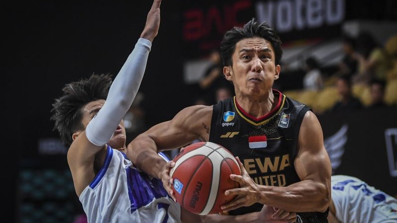 Pemain Dewa United Banten, Dio Tirta, menekankan pentingnya konsistensi permainan untuk meraih kemenangan beruntun di IBL 2025 setelah kemenangan atas Tangerang Hawks.
