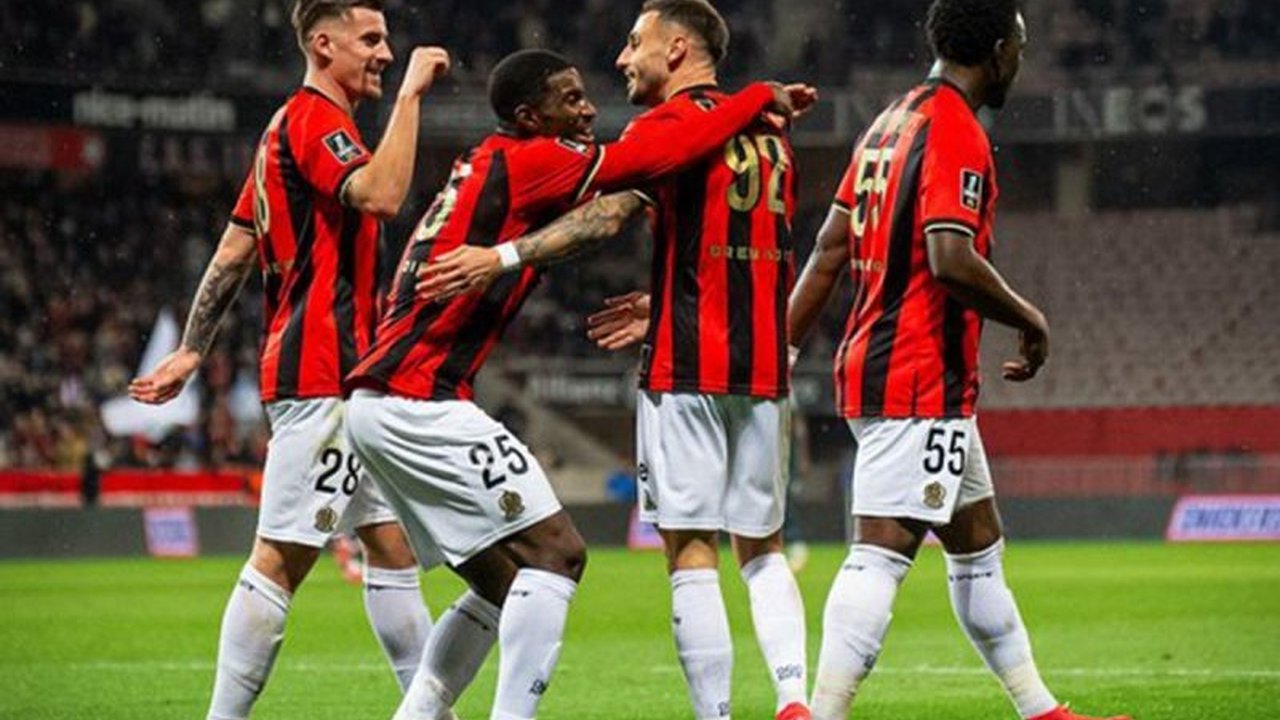 Kemenangan 2-0 atas Lens di Allianz Riviera, Sabtu malam, membawa Nice ke posisi ketiga klasemen sementara Liga Prancis, unggul atas Monaco dan tertinggal dari Marseille.