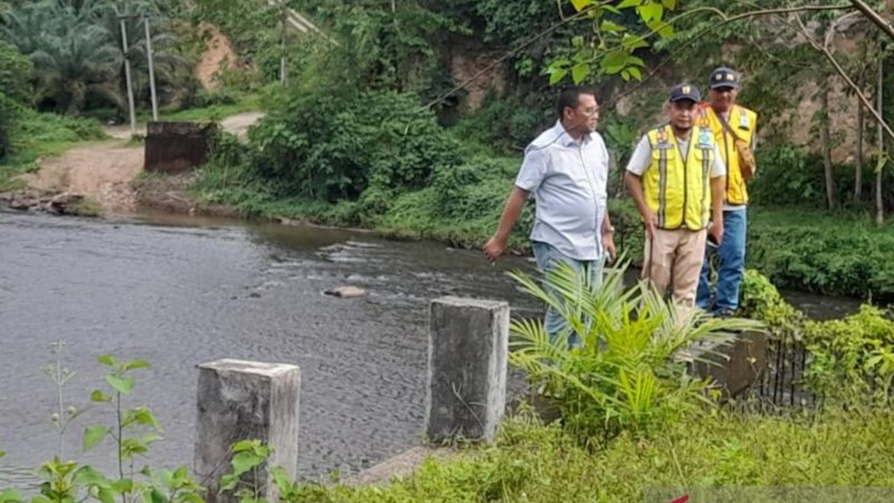 Pemerintah Kabupaten Mukomuko alokasikan Rp4,7 miliar untuk membangun akses jalan di Desa Gajah Makmur dan jembatan di Desa Lubuk Selandak guna mengatasi masalah pangan di dua desa tersebut.