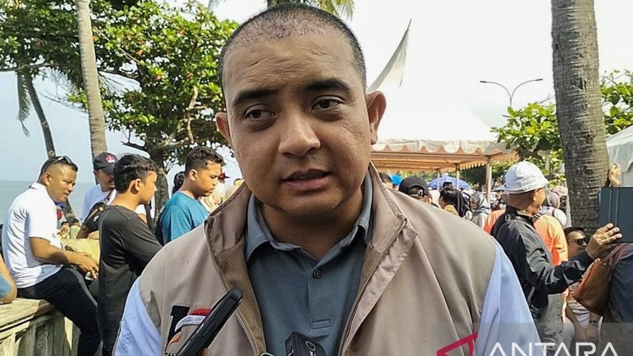 Anggota Komisi IX DPR RI, Ade Rezki Pratama, mengumumkan perluasan program Makan Bergizi Gratis (MBG) di kuartal II tahun 2025 yang akan melibatkan koperasi, organisasi kemasyarakatan, dan BUMNag untuk menjangkau lebih banyak anak Indonesia.