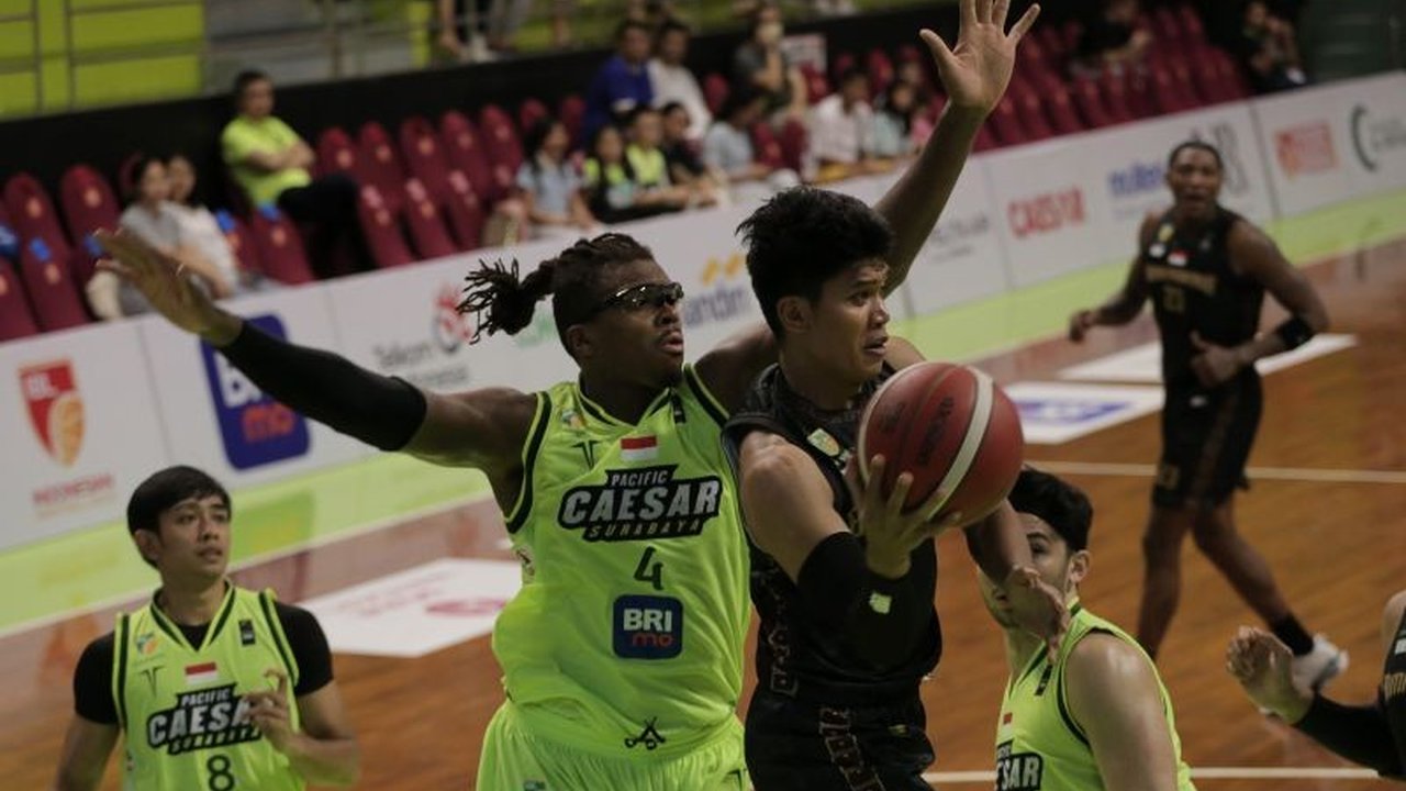 Pacific Caesar Surabaya dan Bima Perkasa Jogja, sama-sama dilanda tren kekalahan di IBL 2025, akan beradu di GOR Pacific Surabaya hari ini dalam upaya meraih kemenangan pertama.