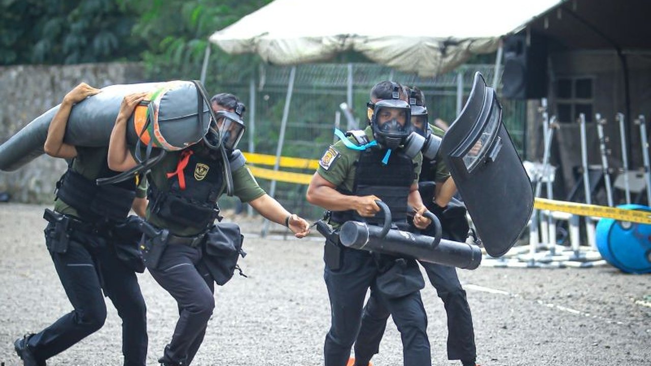 Brimob Polda Metro Jaya selenggarakan Brimob Challenge 2025, ajang lima hari yang menguji ketahanan fisik, strategi, dan kekompakan personel dalam berbagai tantangan ekstrem, termasuk seleksi untuk kompetisi nasional dan internasional.
