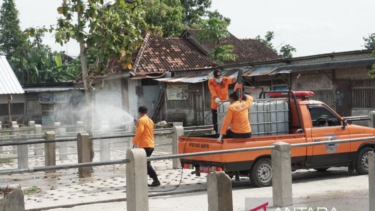 Pasar Hewan Imogiri di Bantul, Yogyakarta, akan dibuka kembali pada 11 Februari 2025 setelah kasus Penyakit Mulut dan Kuku (PMK) pada sapi melandai, meskipun vaksinasi masih terus dilakukan.