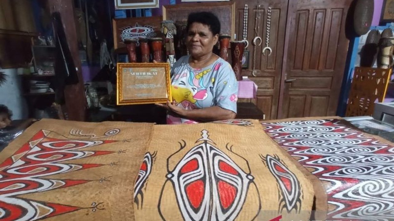 Khombouw: Lukisan Kulit Kayu Sentani, Warisan Budaya Papua yang Lestari