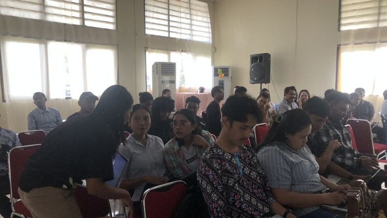 Pemerintah Provinsi Maluku giat menggelar pelatihan teknologi informasi untuk meningkatkan kemampuan digital pemuda dan membuka peluang kerja di sektor digital, mengatasi rendahnya indeks literasi digital di daerah tersebut.