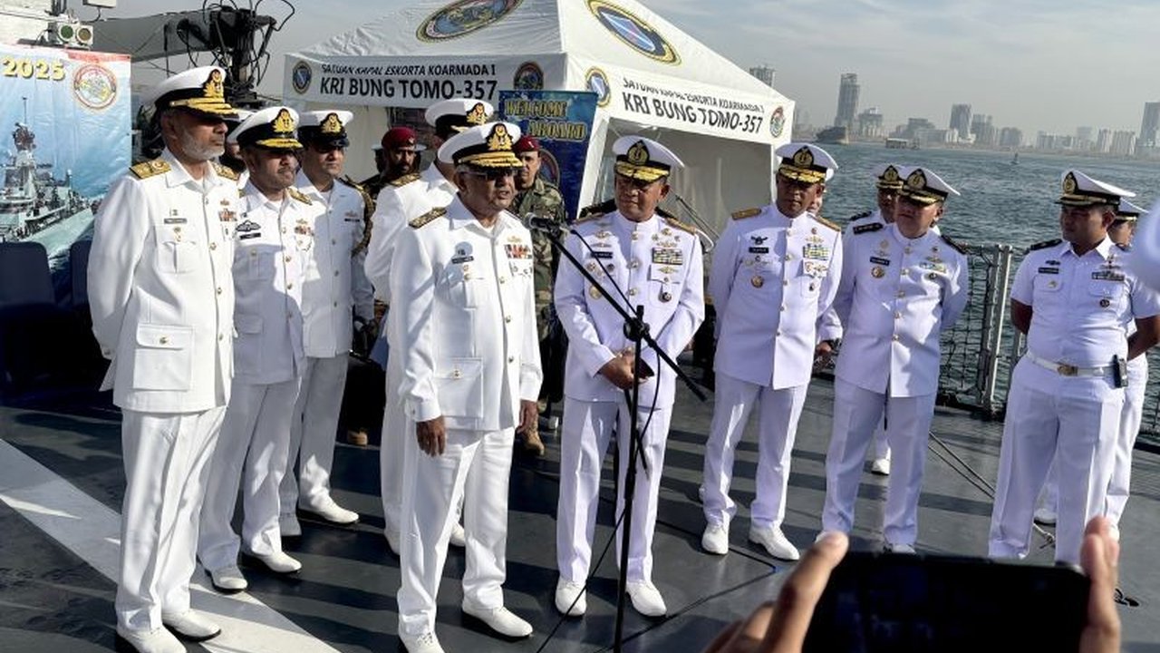 Kepala Staf Angkatan Laut Pakistan mengajak TNI AL untuk meningkatkan kerja sama interoperabilitas, didorong sejarah hubungan erat dan latihan bersama yang berkelanjutan.