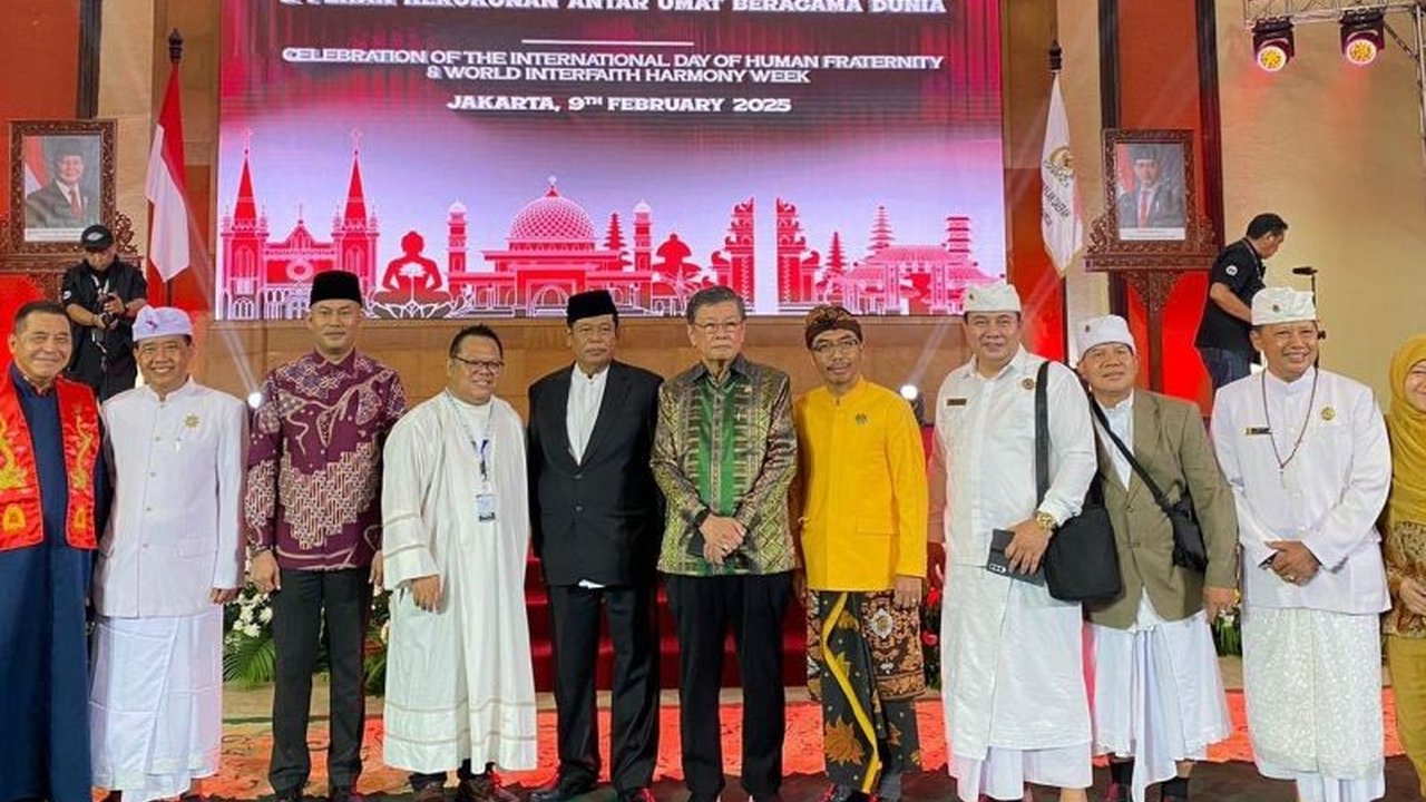 Wakil Ketua Umum MUI, KH Marsudi Syuhud, menekankan pentingnya semangat saling memberi antarumat beragama sebagai kunci utama persatuan di Indonesia, bukan saling meminta atau memaksa, seperti yang diungkapkannya dalam acara Perayaan Persaudaraan dan Kema