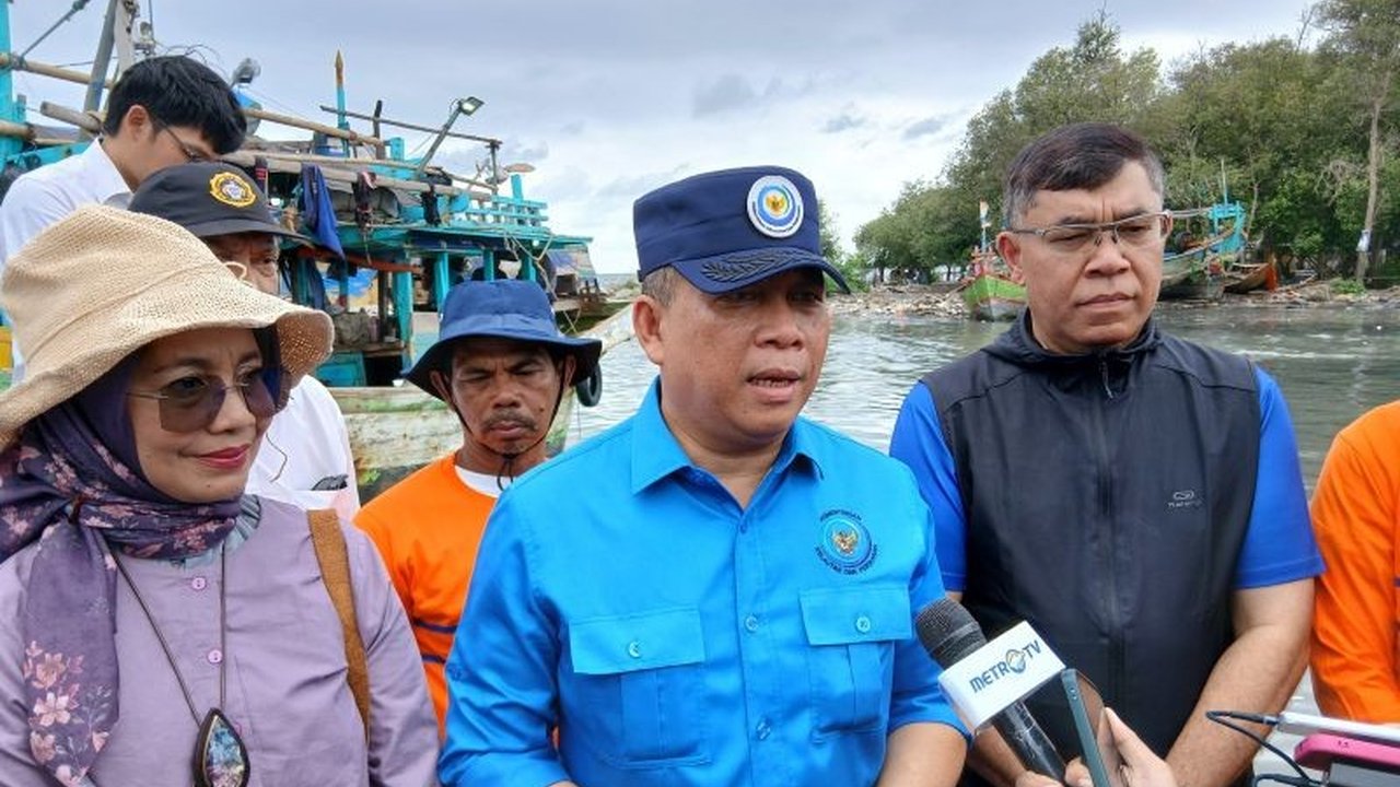 Kementerian Kelautan dan Perikanan (KKP) memberikan beasiswa pendidikan sektor kelautan dan perikanan kepada 10 anak nelayan di Tangerang, Banten, untuk meningkatkan kualitas SDM dan perekonomian.