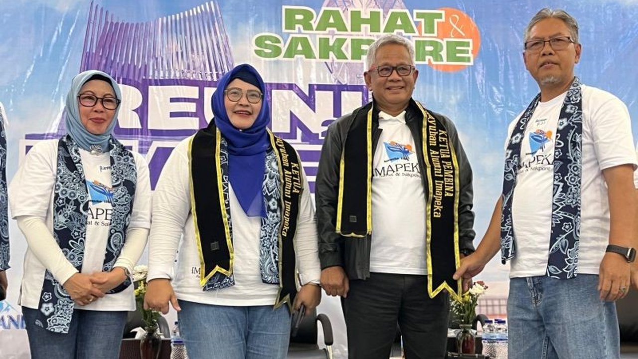 Direktur Keuangan LKBN Antara, Nina Kurnia Dewi, dan Direktur Utama Holding PTPN III, Mohamad Abdul Ghani, terpilih memimpin Paguyuban Alumni Ikatan Mahasiswa Pekalongan-Batang IPB dalam reuni akbar di Bogor.