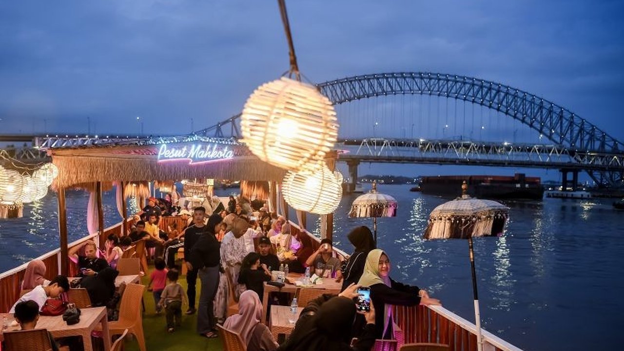 Kalimantan Timur berhasil menarik 9.382.979 wisatawan nusantara pada tahun 2024, melampaui target yang ditetapkan dan didorong oleh beragam agenda wisata menarik serta potensi MICE.