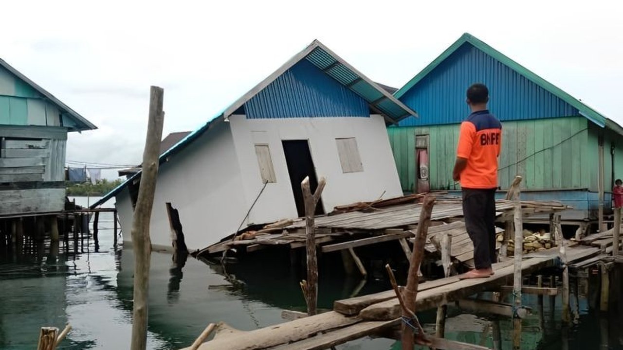 Badan Penanggulangan Bencana Daerah (BPBD) Sulteng melaporkan 20 rumah rusak di Banggai Laut akibat angin kencang yang melanda dua kecamatan pada Minggu dini hari, sementara warga mengungsi dan bantuan logistik dibutuhkan.