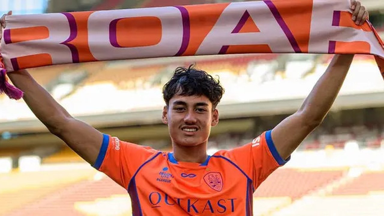 Striker Timnas Indonesia, Rafael Struick menjalani hari-hari pertama sebagai pemain Brisbane Roar (Dok. Brisbane Roar)