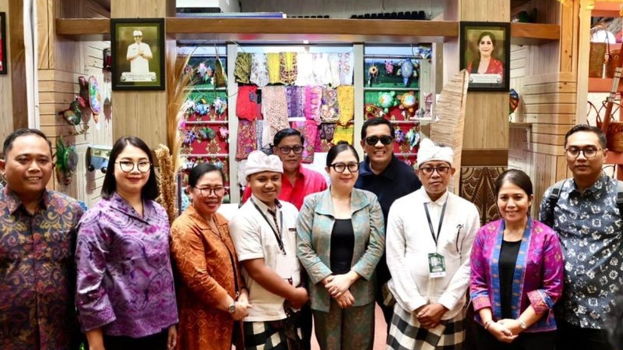 Pemerintah Kabupaten Tabanan, Bali, gencar mendukung pengrajin lokal untuk menembus pasar global melalui partisipasi aktif dalam pameran Inacraft 2025, menampilkan produk unggulan dan meraih penghargaan.