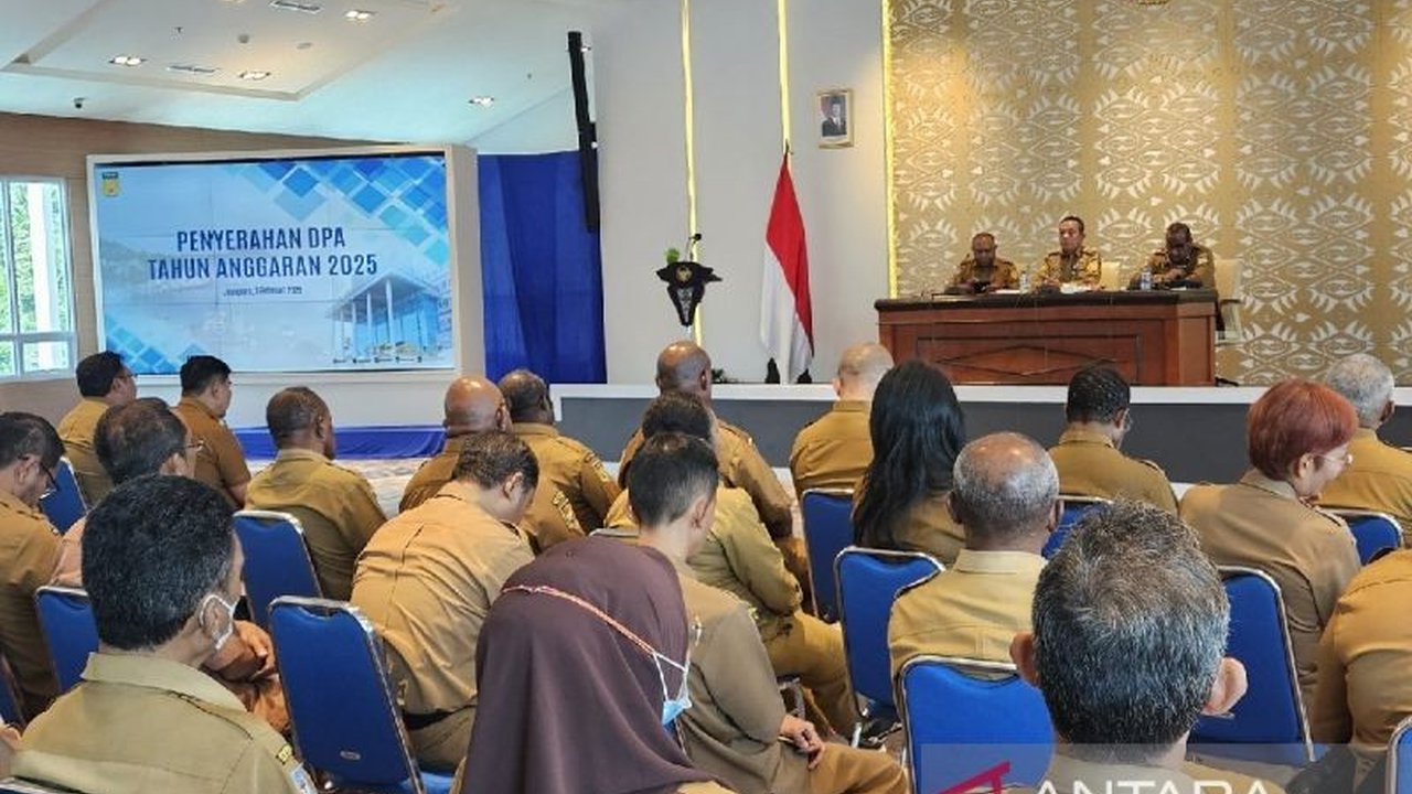 Penjabat Gubernur Papua, Ramses Limbong, memastikan bonus Rp25 miliar untuk atlet berprestasi di PON XXI Aceh-Sumut dan Peparnas Solo 2024 segera dicairkan dan ditransfer langsung ke rekening masing-masing atlet.
