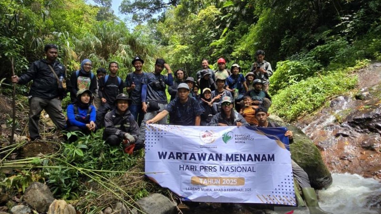 Dalam rangka Hari Pers Nasional, PWI Kudus bersama Peka Muria menanam 200 bibit pohon di lereng Gunung Muria untuk mendukung konservasi alam dan mitigasi bencana alam.