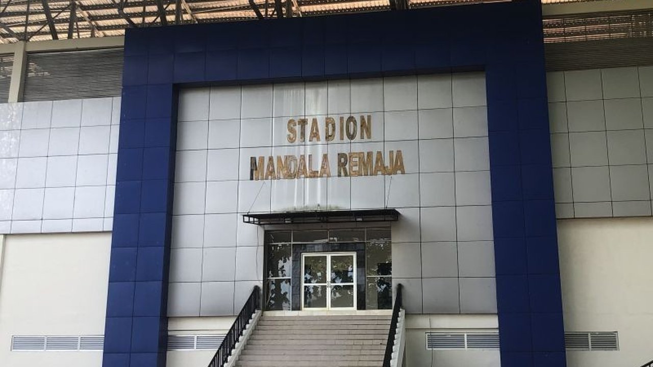 Dinas Pemuda dan Olahraga Maluku meningkatkan fasilitas olahraga di Ambon untuk persiapan PON 2028, sekaligus mengatasi penurunan peringkat Maluku di PON 2024.