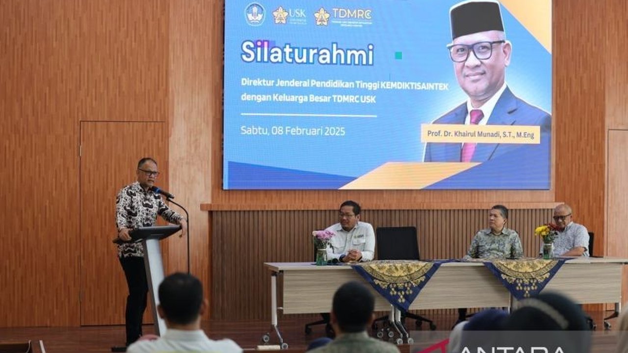 Dirjen Dikti mengapresiasi Tsunami and Disaster Mitigation Research Center (TDMRC) Universitas Syiah Kuala (USK) atas kontribusinya dalam membangun masyarakat Aceh yang sadar bencana dan menerapkan konsep kampus berdampak.