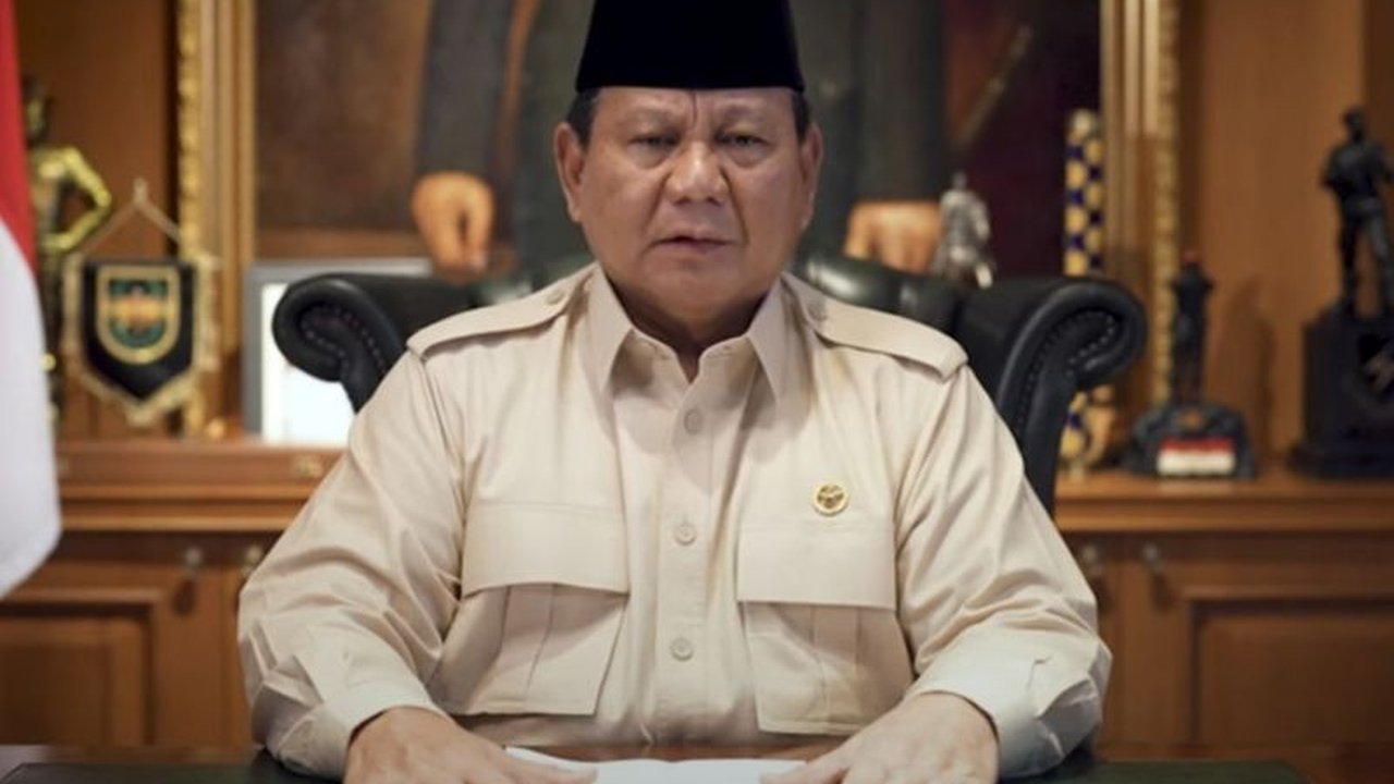 Presiden Prabowo Subianto meminta wartawan waspada terhadap hoaks dan berita tidak benar untuk menjaga kebebasan pers dan persatuan bangsa, menekankan pentingnya tanggung jawab pers dalam memberikan informasi yang akurat kepada masyarakat.