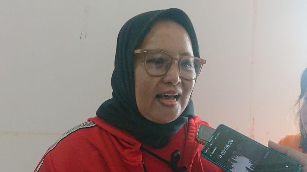 Legislator Komisi B DPRD Jawa Timur mendesak Gubernur Jawa Timur segera menetapkan status bencana PMK untuk mencegah terulangnya kesalahan penanganan wabah tahun 2023 dan memastikan penggunaan dana BTT untuk vaksinasi dan pengobatan.