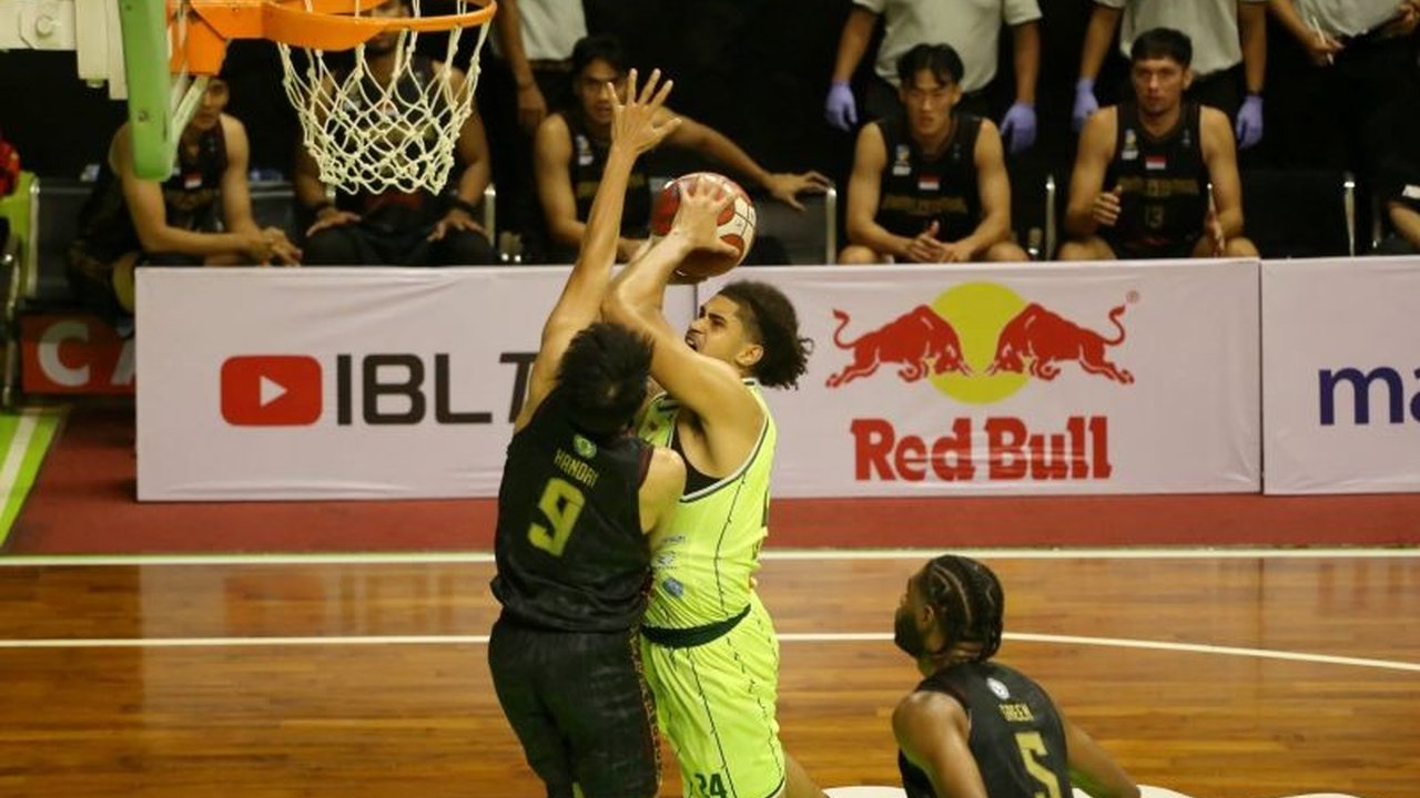 Pelatih Pacific Caesar Surabaya menyoroti buruknya eksekusi serangan dan kurangnya disiplin pemain sebagai penyebab kekalahan tipis dari Bima Perkasa Jogja dalam lanjutan IBL 2025.