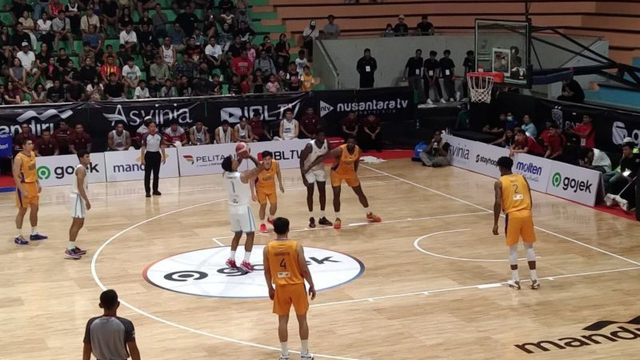 Satria Muda Pertamina berhasil meraih kemenangan ketujuh secara beruntun di IBL 2025 setelah mengalahkan Bali United Basketball dengan skor 96-86 di GOR Purna Krida, Badung, Bali.