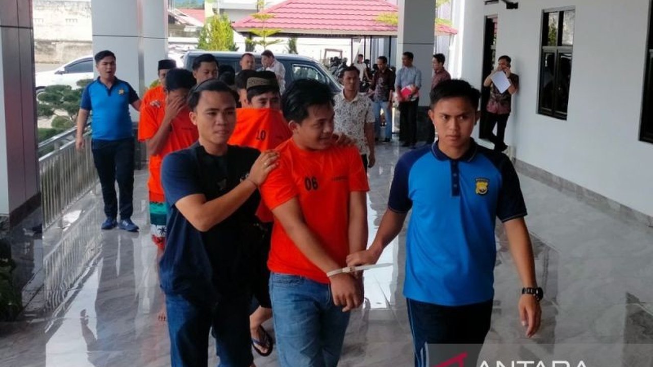 Sepanjang Januari 2025, Polres Rejang Lebong berhasil menangkap 10 tersangka penyalahgunaan narkotika jenis sabu dan ganja, dengan barang bukti 10,51 gram sabu dan 82,87 gram ganja; satu tersangka lainnya masih buron.