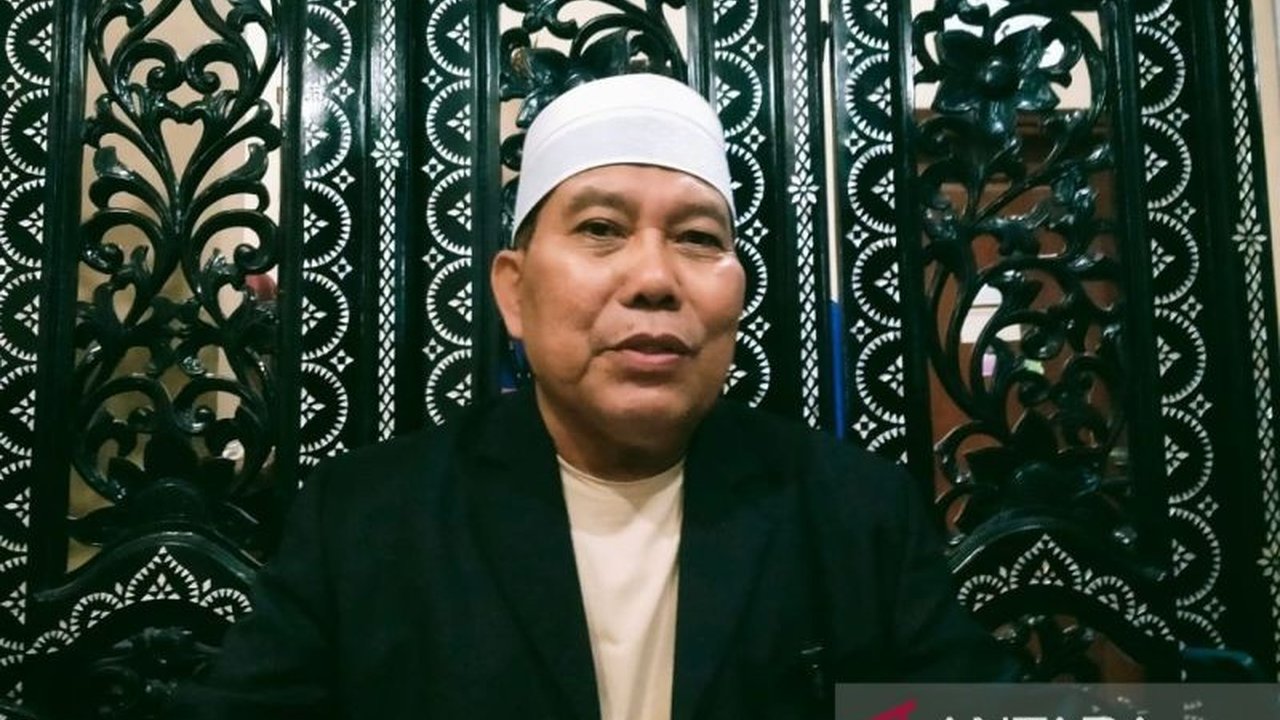 Anggota DPR RI Muazzim Akbar mengajak masyarakat NTB untuk bersama-sama menyukseskan program Makan Bergizi Gratis (MBG) yang diharapkan dapat meningkatkan perekonomian desa dan menyerap tenaga kerja.