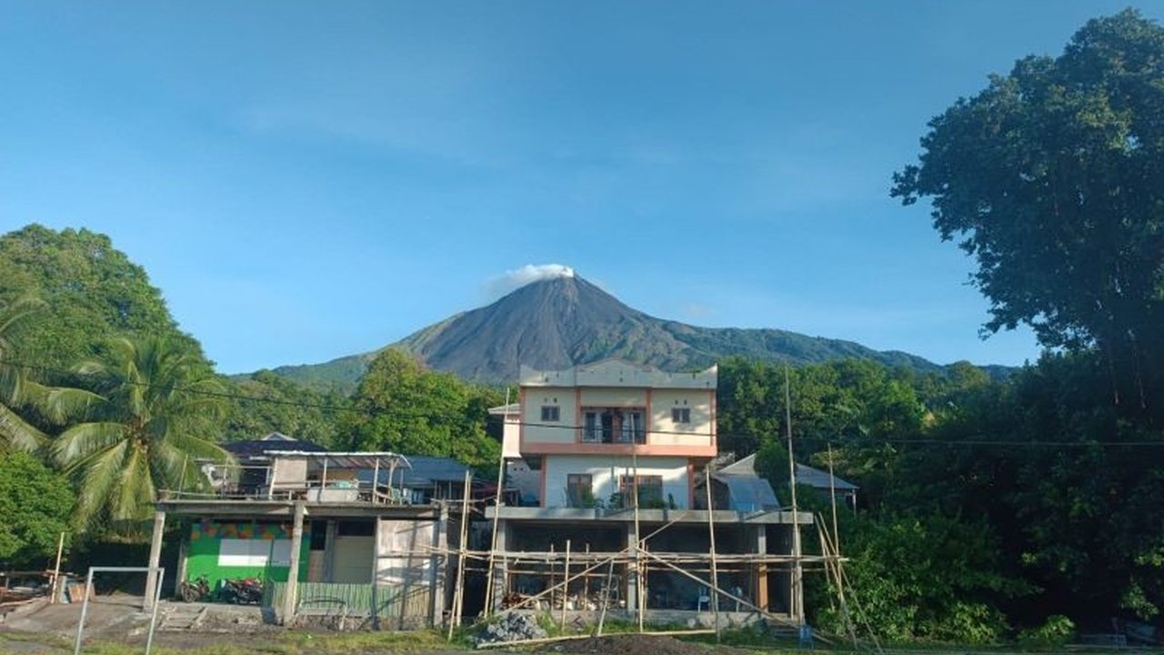 Badan Geologi mencatat 35 gempa embusan di Gunung Karangetang, Sulawesi Utara, meskipun status gunung api tersebut telah diturunkan menjadi Waspada (Level II) sejak 11 Januari 2025.