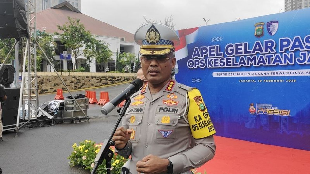 Polisi tetap memberlakukan tilang manual untuk pelanggaran tertentu seperti pemalsuan pelat nomor dan penggunaan lampu strobo selama Operasi Keselamatan Jaya 2025 di Jakarta, meskipun sistem ETLE sudah diterapkan.