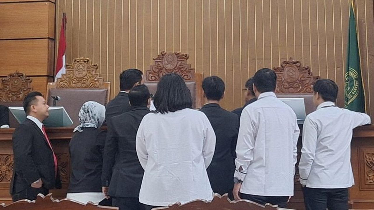 Tim kuasa hukum Hasto Kristiyanto meminta KPK menghadirkan bukti baru dalam sidang praperadilan terkait penetapannya sebagai tersangka kasus Harun Masiku, meragukan keabsahan bukti yang sudah ada.