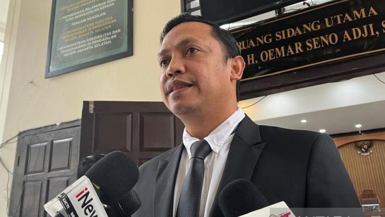 Tim kuasa hukum Hasto Kristiyanto meminta hakim menghadirkan penyidik KPK Rossa Purbo Bekti dan rekaman CCTV untuk mengungkap dugaan intimidasi saksi dalam kasus praperadilan melawan KPK.