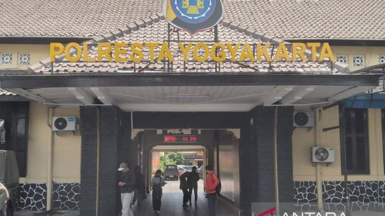 Polresta Yogyakarta mengaktifkan kembali posko kejahatan jalanan di seluruh polsek untuk mencegah kejahatan jalanan dan tawuran selama Ramadhan 2025, serta meningkatkan patroli bersama Polda DIY.