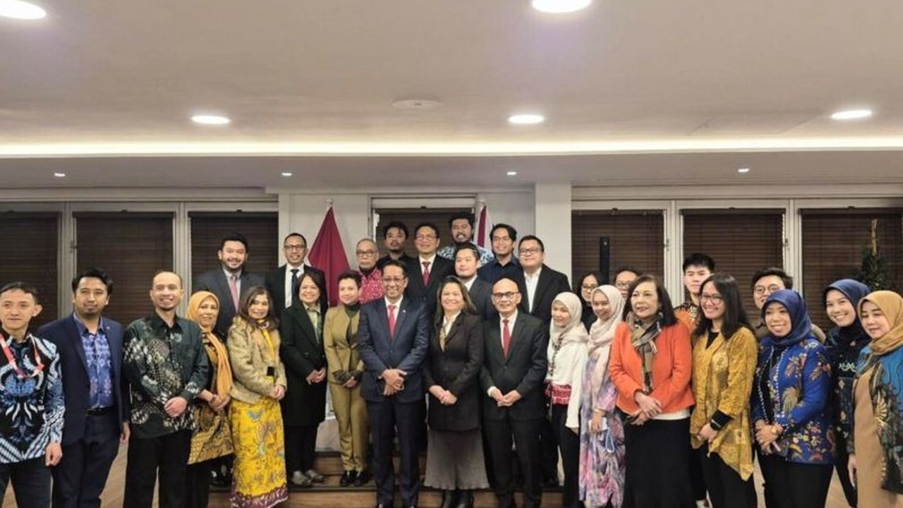 Pemerintah Indonesia sedang merancang kebijakan baru untuk menarik diaspora pulang, termasuk kemudahan investasi, bekerja, dan akses visa seumur hidup, terinspirasi oleh skema OCI India.