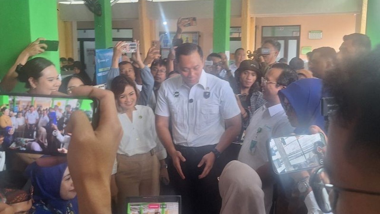 Menko Infrastruktur dan Pembangunan Kewilayahan, Agus Harimurti Yudhoyono (AHY), memantau langsung program cek kesehatan gratis di Puskesmas Beji Depok dan mengapresiasi kebijakan pemerintah yang menyentuh langsung masyarakat.