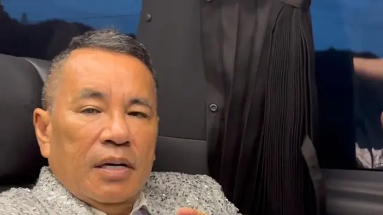 Saat sidang ricuh, Hotman Paris tetap tenang dan kalem. Beberapa hari setelahnya, ia membantah tudingan Razman Nasution yang menyebutnya takut. (Foto: Dok. Instagram @hotmanparisofficial)