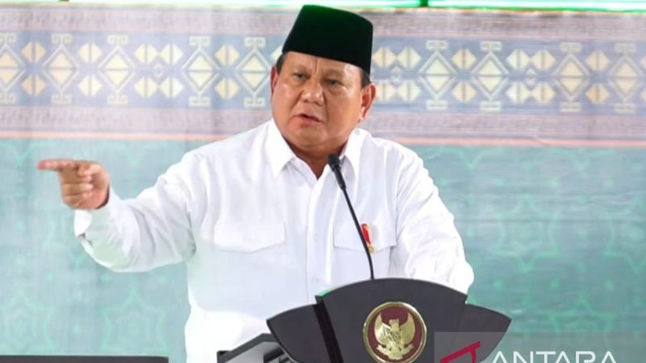 Presiden Prabowo Subianto menegaskan tidak akan terpengaruh upaya pihak-pihak yang ingin merusak hubungan baiknya dengan Presiden Jokowi, menyebutnya sebagai taktik pecah belah ala penjajah.